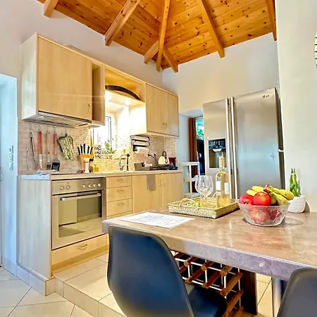 The Secret Garden At Georgia Vakantiehuis Kalamáta